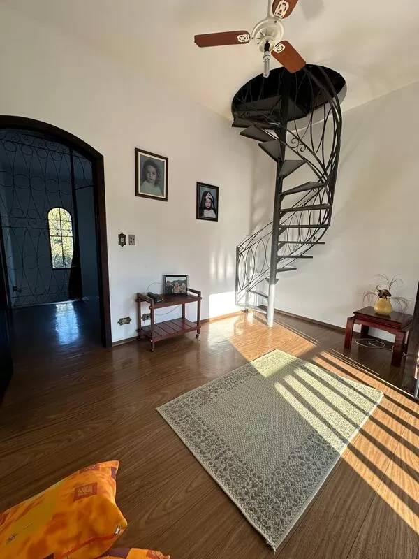 Casa versátil no centro de Pindamonhangaba Casa versátil no centro de Pindamonhangaba