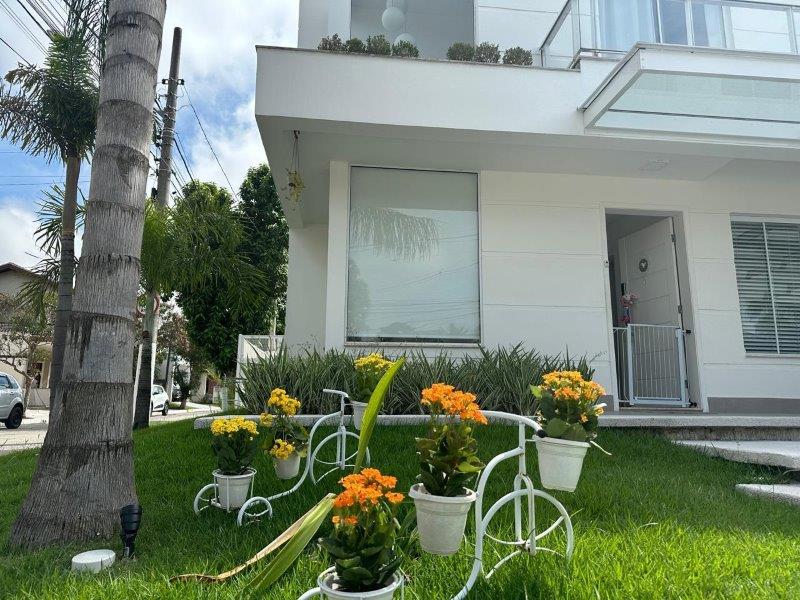 Sobrado de Esquina à Venda no Campos do Conde 1 Sobrado de Esquina à Venda no Campos do Conde 1