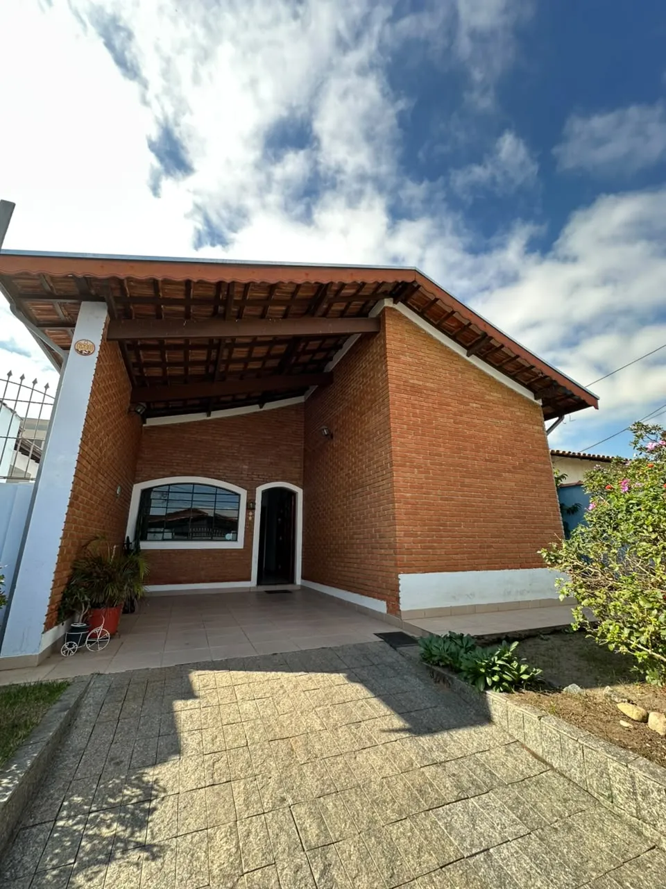 Casa espaçosa no bairro Crispim em Pindamonhangaba